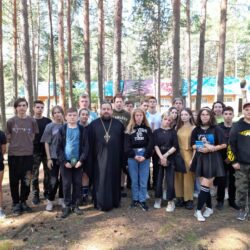 Секретарь Псковского епархиального управления провел встречу с воспитанниками детского лагеря «Стремительный»