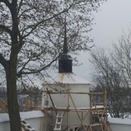 Специалисты АНО «Возрождение» завершают отделку фасадов башен ограды Снетогорского монастыря