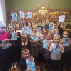 Воспитанники воскресной школы при храме Александра Невского города Пскова написали письма российским воинам