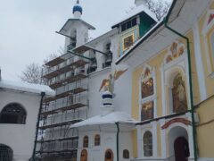 В Псково-Печерском монастыре началась реставрация Большой звонницы