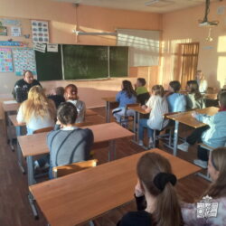 Клирик храма святого Александра Невского рассказал школьникам о самом любимом в русском народе святом