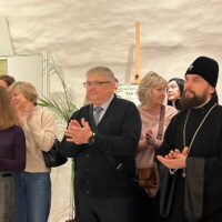 Митрополит Арсений принял участие в открытие выставки китайской художницы Ван Сюлин в Псковском музее-заповеднике