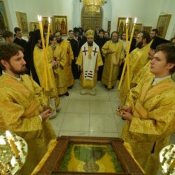 В день памяти апостола Андрея Первозванного митрополит Арсений совершил Литургию в Псково-Печерской духовной семинарии