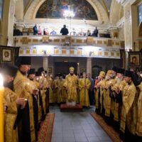 Митрополит Арсений возглавил всенощное бдение в Свято-Успенском Псково-Печерском монастыре