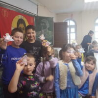В воскресной школе Свято-Державного Димитриевского Собора города Гдова началась активная подготовка к празднику Рождества Христова