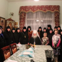 Сестры Спасо-Елеазаровской обители поздравили митрополита Евсевия (Саввина) со светлым праздником Рождества Христова