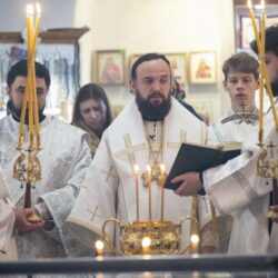 В празднование Крещения Господня митрополит Арсений совершил Литургию и Великое освящение воды в храме Богоявления Господня (с Запсковья)