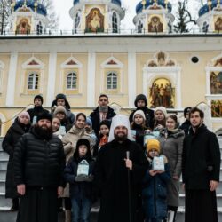 Учащиеся Воскресной школы из города Холм Новгородской митрополии поздравили братию Псково-Печерской обители с Рождеством Христовым