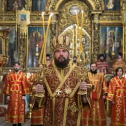В день празднования Собора новомучеников и исповедников Церкви Русской митрополит Арсений совершил Божественную Литургию в Свято-Троицком кафедральном соборе