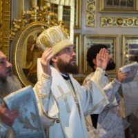 В празднование Сретения Господня митрополит Арсений совершил Божественную Литургию в Псково-Печерском монастыре