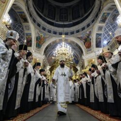 В канун Сретения Господня митрополит Арсений возглавил всенощное бдение в Свято-Успенском Псково-Печерском монастыре