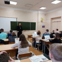 Руководитель Отдела религиозного образования и катехизации Псковской епархии провел духовную беседу со школьниками
