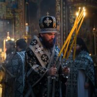 Митрополит Арсений совершил Литургию Преждеосвященных Даров в Свято-Троицком кафедральном соборе