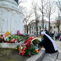 Митрополит Арсений почтил память жертв теракта в «Крокус Сити Холле»