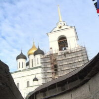В эфире ГТРК «Псков» рассказали, как проходит реставрация колокольни Свято-Троицкого кафедрального собора