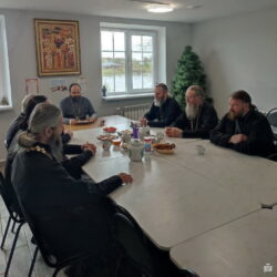 Духовник Псковской епархии провел встречу с духовенством Островского благочиния