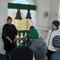 Народную школу звонарей при храме святых Жен-мироносиц посетили первоклассники из Псковского педагогического комплекса