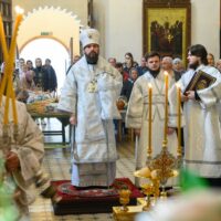 В Великую Субботу митрополит Арсений совершил Божественную Литургию в Свято-Троицком кафедральном соборе