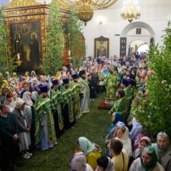 В День Святой Троицы митрополит Арсений возглавил престольное торжество в кафедральном соборе Псковской епархии