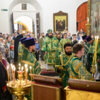 В день памяти святых благоверных князей Петра и Февронии Муромских митрополит Арсений совершил Божественную Литургию в Свято-Троицком кафедральном соборе