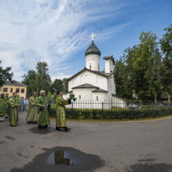 Митрополит  Арсений совершил чин Великого освящения храма преподобного Сергия (с Залужья) города Пскова