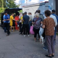 Прихожане городских храмов раздали нуждающимся горячее питание