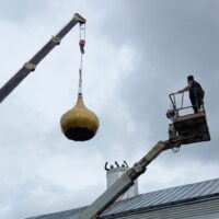 Купол храма Покрова Пресвятой Богородицы поселка Дедовичи отправлен на реставрацию