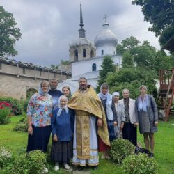 Старейшую прихожанку поздравили с юбилеем в Никольском соборе города Порхова