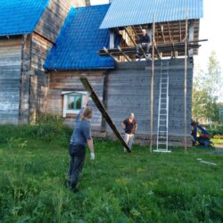 В храме Боголюбской иконы Божией Матери поселка Дедовичи начались ремонтные работы