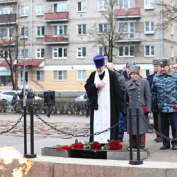 Клирик храма святого Александра Невского совершил заупокойную литию в годовщину снятия блокады Ленинграда