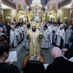 Митрополит Матфей совершил Великую вечерню Рождества Христова в Псково-Печерском монастыре