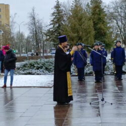 В день победы в Сталинградской битве на могиле Неизвестного солдата была совершена заупокойная лития