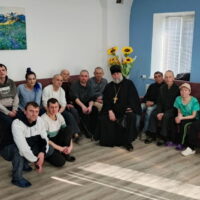 Настоятель храма святителя Луки провел беседу с постояльцами Центра социальной адаптации «Другой Формат»