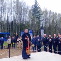 Клирик Псковской епархии принял участие в открытии Мемориала, посвященного подвигу моряков Чудской военной флотилии