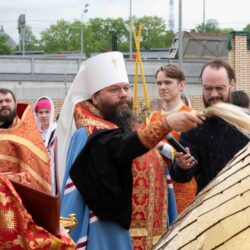 Митрополит Матфей сослужил на чине освящения креста и купола Духовно-просветительского центра при храме Успения Пресвятой Богородицы (в Останкино) города Москвы