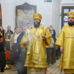 В канун празднования Собора Псковских святых митрополит Матфей возглавил всенощное бдение в Свято-Троицком кафедральном соборе