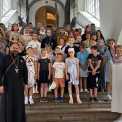 Воспитанники Воскресной школы при Троицком соборе города Острова посетили кафедральный собор и  Крыпецкий монастырь