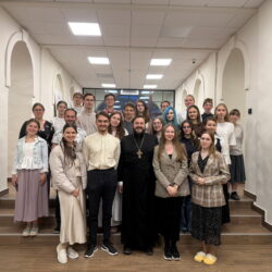 Участники молодежного центра «Трилучье» принимали в гостях молодежь Оптинского подворья города на Неве