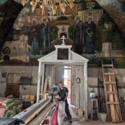 В храме Сорока Севастийских мучеников реставраторы работают уже в интерьерах и на фасадах