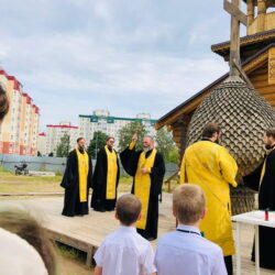 Состоялось освящение креста и купола нового храма при Псковской инфекционной больнице