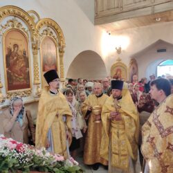 В храме святых апостолов Петра и Павла (с Буя) города Пскова отметили престольный праздник