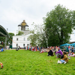 При Свято-Троицком кафедральном соборе прошел фольклорный фестиваль «Без корней трава не растет»