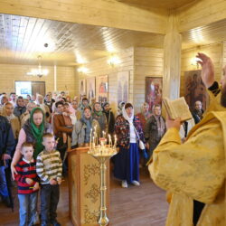 Первую Литургию отслужили в храме святой блаженной Ксении Петербургской (на Завеличье)