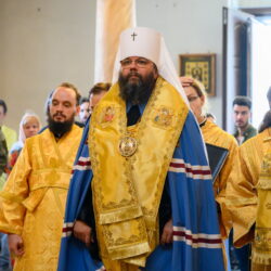 Митрополит Матфей возглавил всенощное бдение в Псково-Печерском монастыре