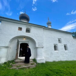 На ПЛН вышла статья о храме Успения Пресвятой Богородицы (с Пароменья) «Храм, который дышит историей»