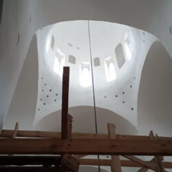 Реставраторы приступили к оштукатуриванию стен южного придела храма святителя Николая (со Усохи)