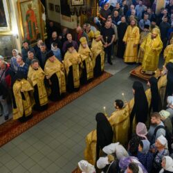 Митрополит Матфей возглавил всенощное бдение в Свято-Успенском Псково-Печерском монастыре