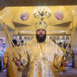 Митрополит Матфей совершил Божественную Литургию в храме блаженной Ксении Петербургской города Пскова
