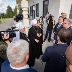 Митрополит Матфей представил Сергею Степашину и Михаилу Ведерникову реабилитационный центр для участников СВО и членов их семей в Печорах