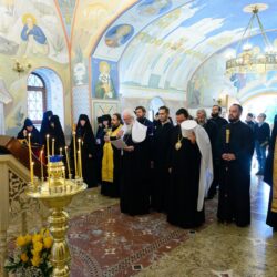 Состоялись проводы мощей святителя Тихона из Псковской митрополии